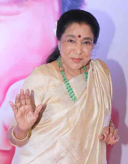 When Asha Bhosle spoke about her, elder sister Lata Mangeshkar being the ‘last of Mughals’