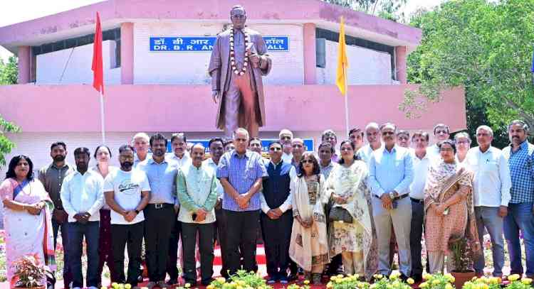 जनता की आत्मा है संविधानः कुलपति प्रो. मिलाप पुनिया