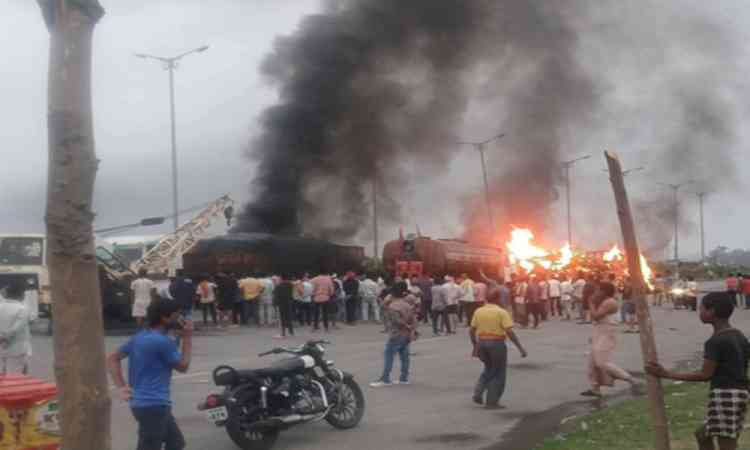 Two burnt alive as three trucks collide, catch fire near toll plaza in Jharkhand’s Giridih