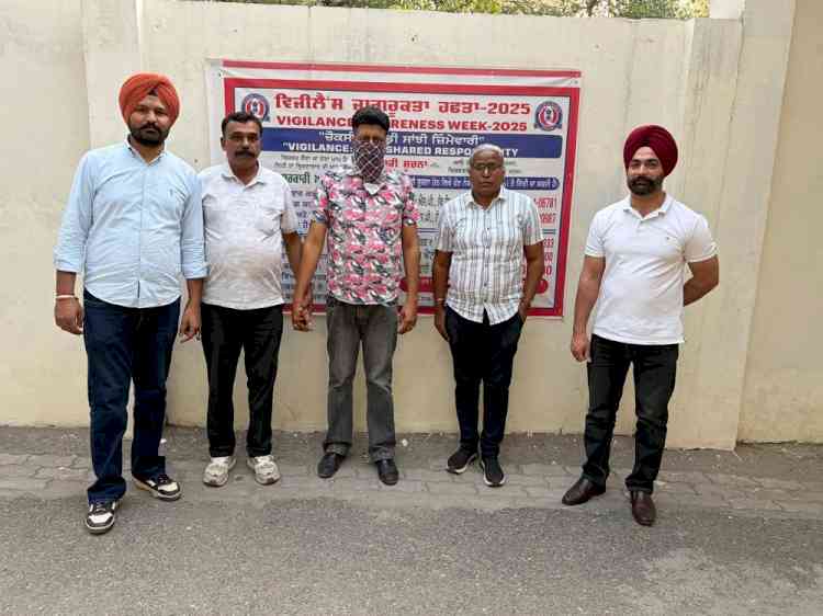 Vigilance Bureau nabs Patwari red handed accepting bribe of Rs 15,000