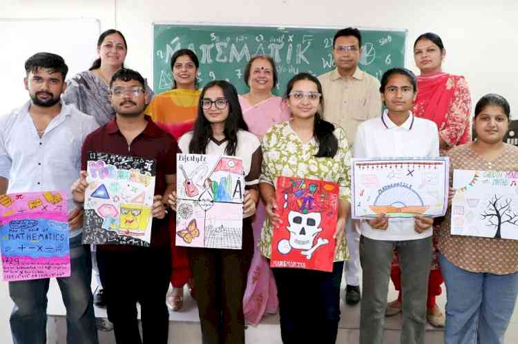 रंगोली प्रतियोगिता में रिधि, विधि व दिव्या की टीम विजेता