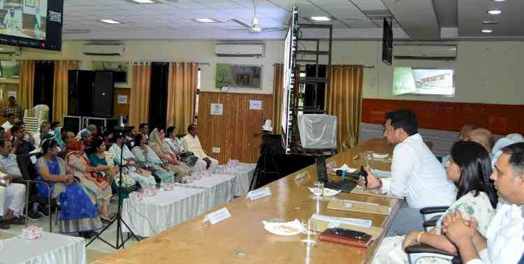 सीएम नायब सिंह सैनी ने वीडियो कॉन्फ्रेंसिंग के माध्यम से नगर निकायों में स्थापित वार्ड समितियों के प्रतिनिधियों से किया संवाद