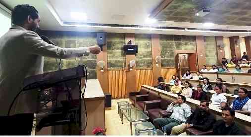 डेटा से निर्णय तक विषय पर कार्यशाला आयोजित