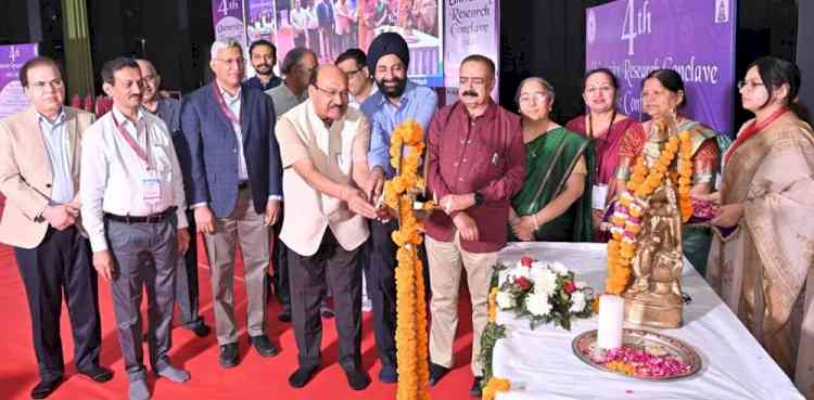 शोध ही स्वास्थ्य विज्ञान की रीढ़, एआई बदलेगा इलाज के मायनेः कुलपति डॉ एच.के. अग्रवाल