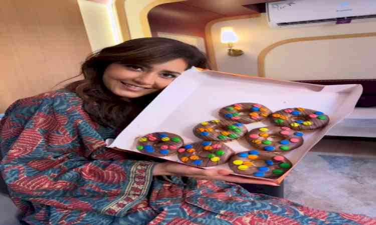 Raashii Khanna enjoys a sweet surprise by Vidya Balan on the sets of Anees Bazmee's next 