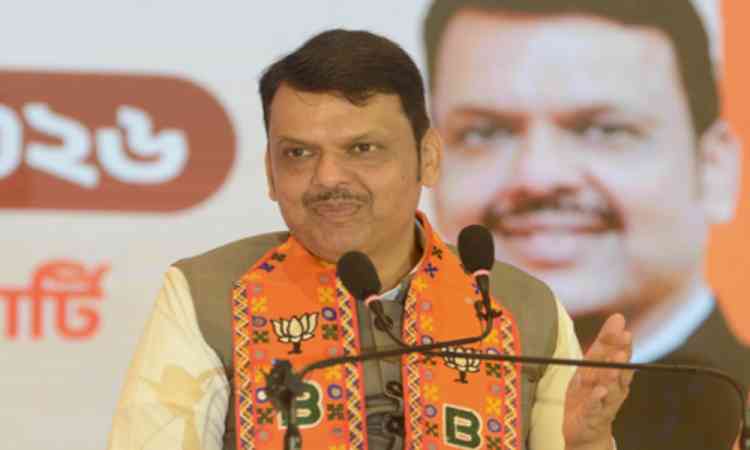 Maha CM directs to prioritise immediate land availability ​