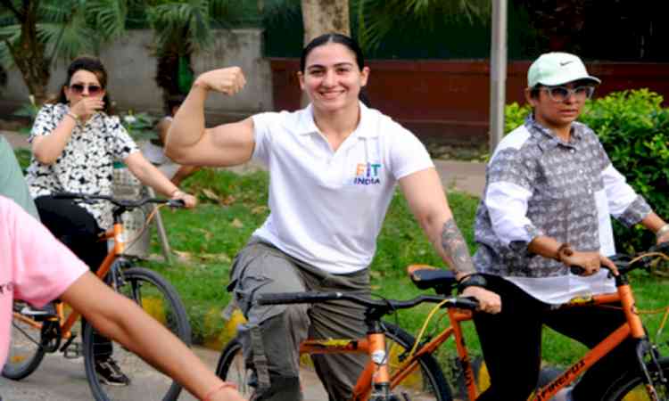 Geeta Phogat, Saweety Boora join Fit India Sundays on Cycle women's special edition