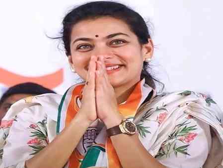 Congress dares CM Fadnavis to open debate on women’s reservation