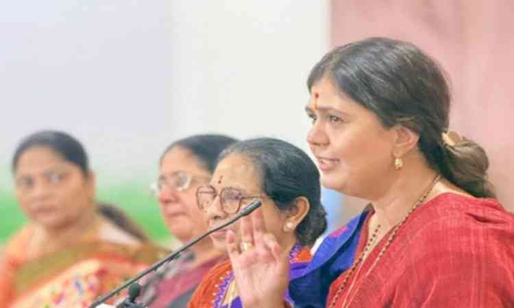 Maha minister Pankaja Munde joins NDA protest against defeat of Constitution Amendment Bill