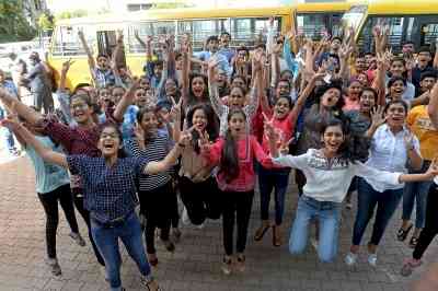 Delhi: NDMC chief lauds good Class X Board results of civic schools