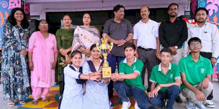 जेएनवी का 10वीं कक्षा का परिणाम शत-प्रतिशतः डीसी सचिन गुप्ता