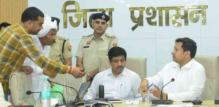 उपायुक्त सचिन गुप्ता ने नागरिकों की शिकायतों का समयबद्ध उचित निपटारा करने के निर्देश दिए