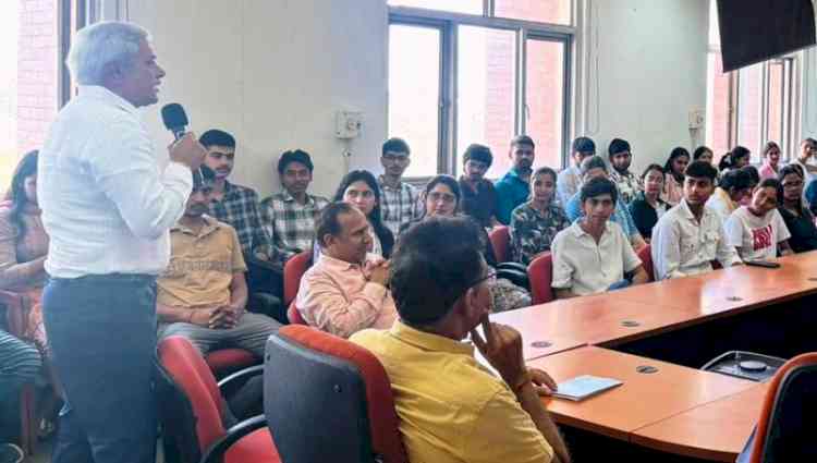 अधिक पारदर्शी और जन-केंद्रित बने सिविल सर्वेंट्सः निगमायुक्त ब्रह्म प्रकाश