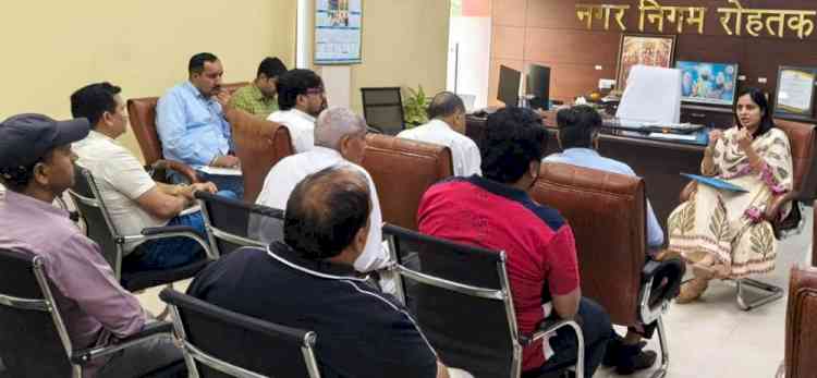 नालों/सीवर में गोबर बहाने वालों के किए चालान