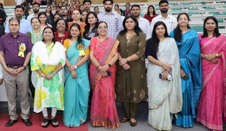 विद्यार्थियों को पर्यावरण संरक्षण में सक्रिय भूमिका निभाने के लिए प्रेरित किया