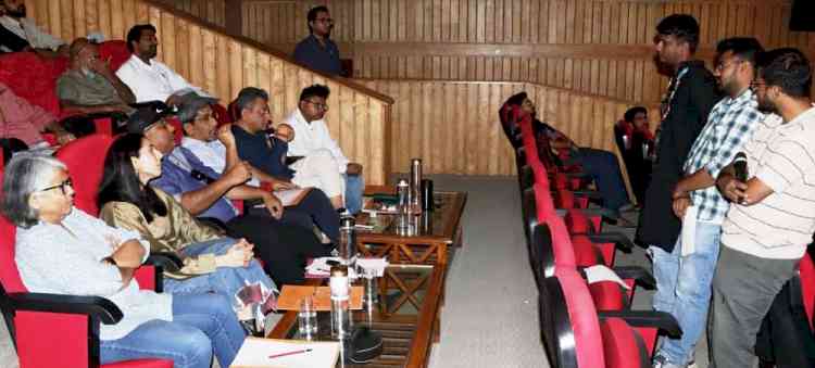 एफटीवी के 2018 बैच के विद्यार्थियों के कार्य की जांच के लिए जूरी प्रारंभ