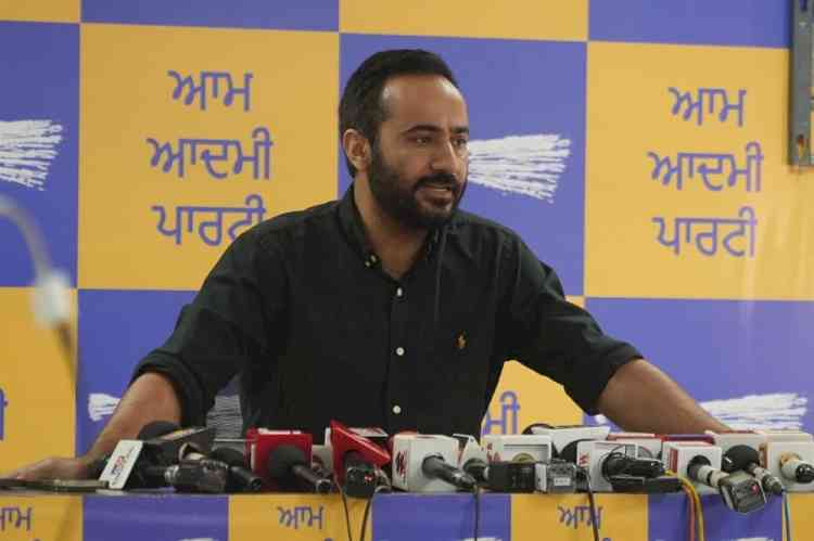 Amit Shah Attempting to Break AAP Through ED-CBI Raids on Party Leaders’ Homes: Gurmeet Singh Meet Hayer