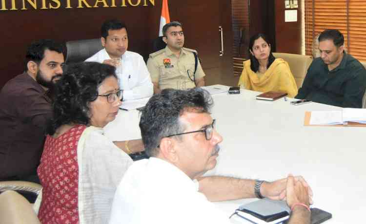 सीएम नायब सिंह सैनी ने वीडियो कॉन्फ्रेंसिंग से नीट यूजी परीक्षा की तैयारियों की समीक्षा की