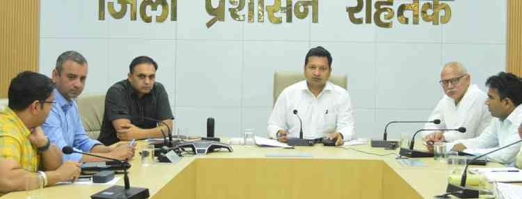 मुख्य सचिव अनुराग रस्तोगी ने वीडियो कॉन्फ्रेंसिंग के माध्यम से वायु प्रदूषण रोकने के लिए उपायुक्तों के साथ की चर्चा