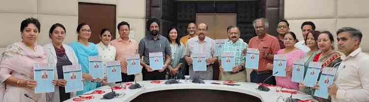 कुलपति डॉ एच.के. अग्रवाल ने किया यूएचएसआर हेल्थ बुलेटिन का अनावरण