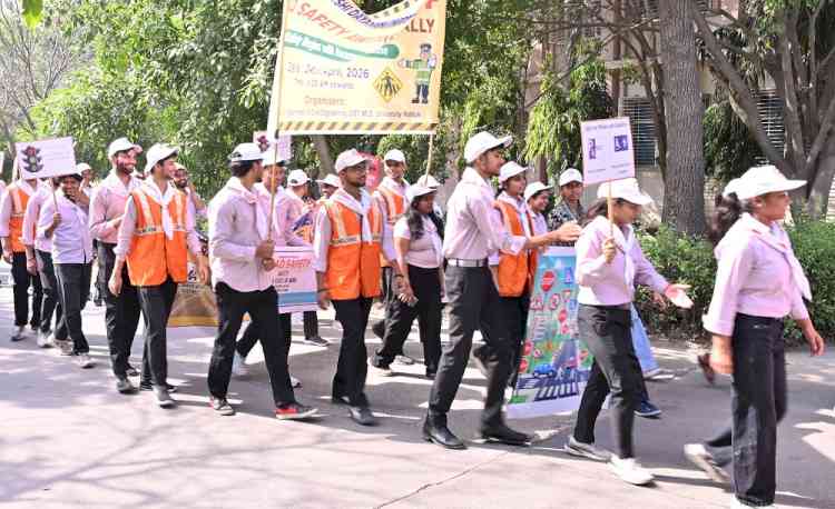 सड़क सुरक्षा जागरूकता शिविर आयोजित