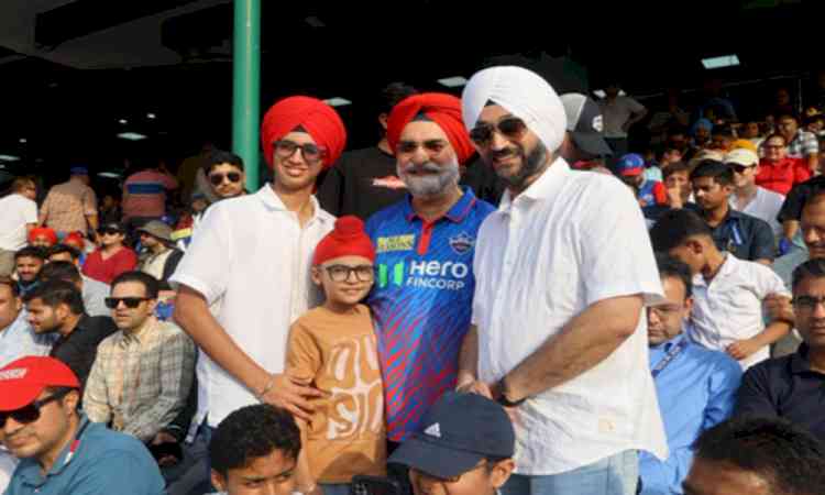L-G TS Sandhu joins spectators in cricket stadium to cheer Delhi team