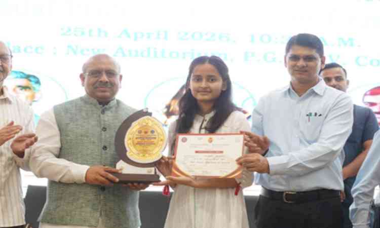 Delhi Speaker Vijender Gupta asks youth to build strong character