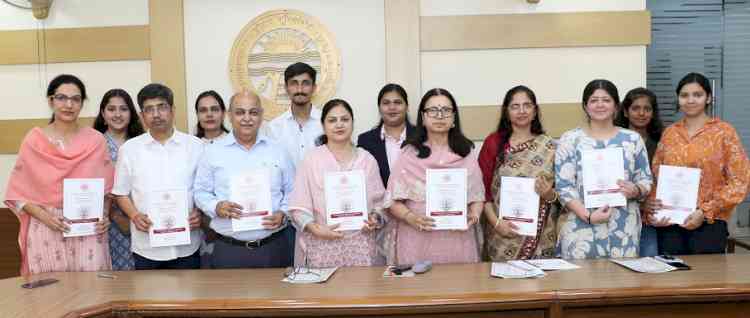 Prof. Renu Vig receives NEP implementation progress report at Panjab University