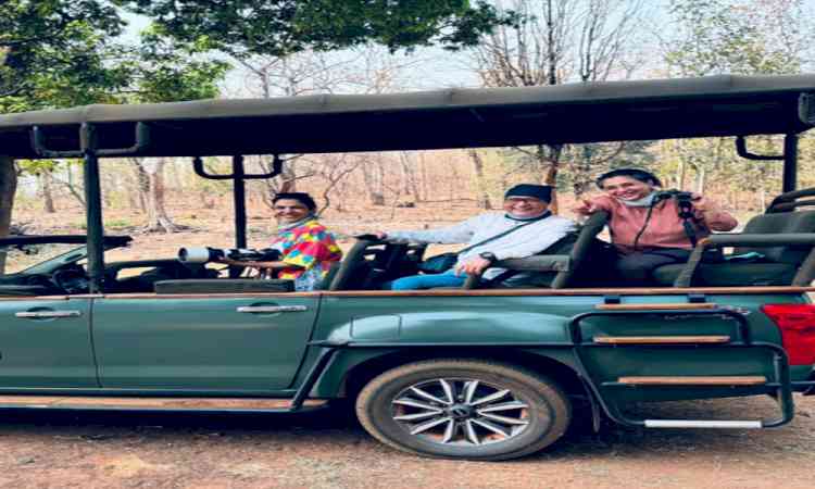 Sachin Pilgaonkar says 'keep smiling baccha' as he wishes daughter Shriya Pilgaonkar