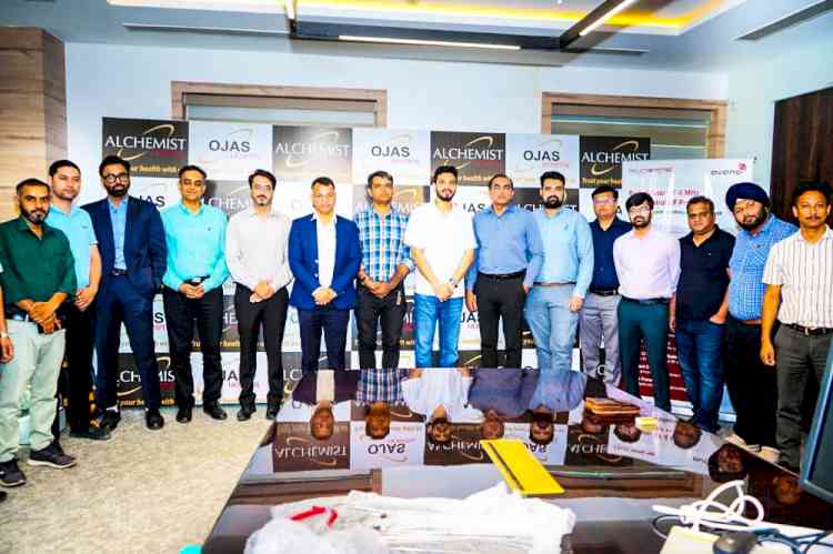 30 docs participate in advanced workshop on endoscopic spine surgery at Alchemist