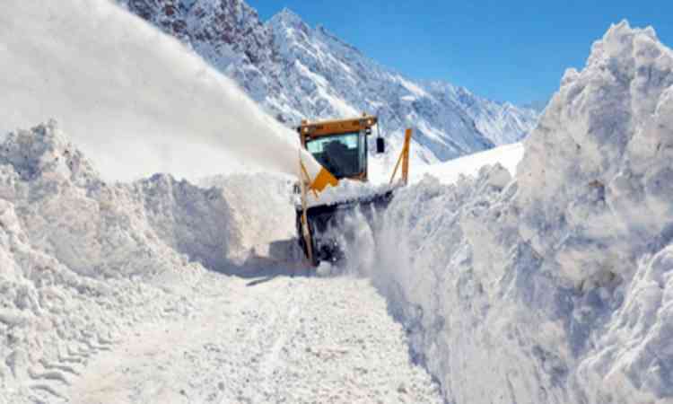 Srinagar-Leh highway closed after Zojila avalanche, 3 drivers rescued