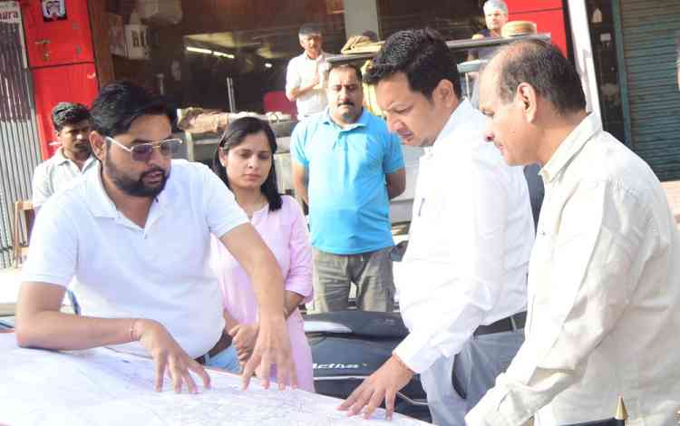 नागरिकों को स्वच्छ व पर्याप्त पेयजल उपलब्ध करवाने के लिए निरंतर प्रयासरत है जिला प्रशासनः डीसी सचिन गुप्ता