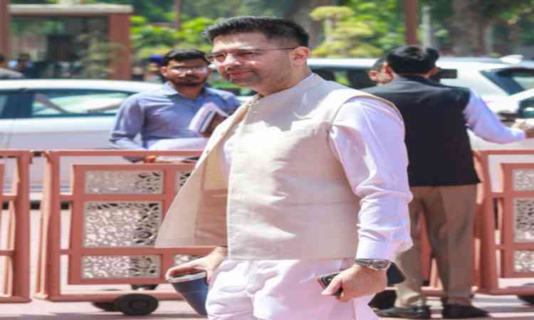 AAP workers protest outside Raghav Chadha’s Mumbai residence; case filed against 8