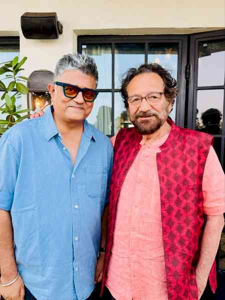 Gajraj Rao runs into the 'Bandit Queen' maker Shekhar Kapur