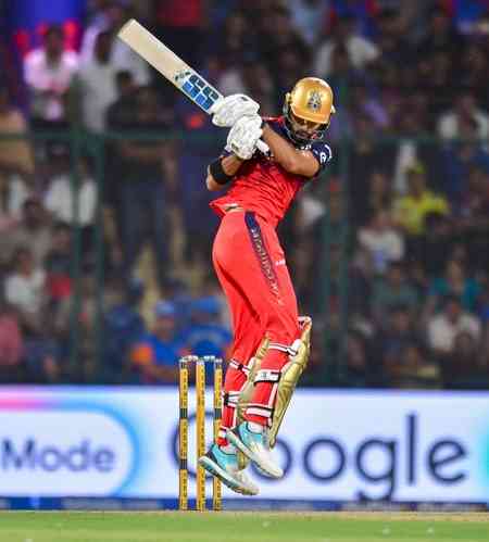 IPL 2026: Hazlewood, Bhuvneshwar star as RCB complete nine-wicket rout of listless DC (ld)