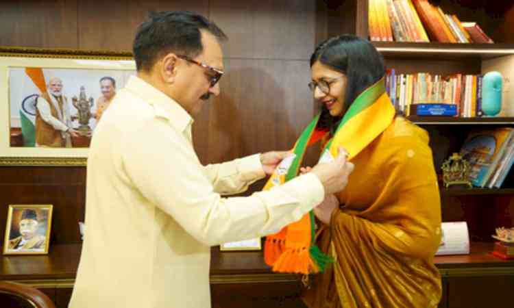 Delhi BJP president briefs councillors on eve of mayoral poll