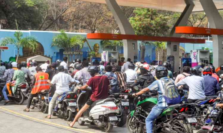 Telangana asks OMCs to ramp up fuel supply as panic buying continues