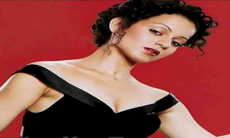 Kangana Ranaut marks 20 years in the showbiz by sharing glimpses of her first portfolio