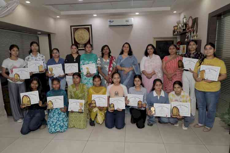 Economics Association of PCM S.D. College for Women holds Felicitation