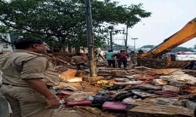 Heavy rain, hailstorm lash Bengaluru; 7 feared dead as govt hospital compound wall collapses