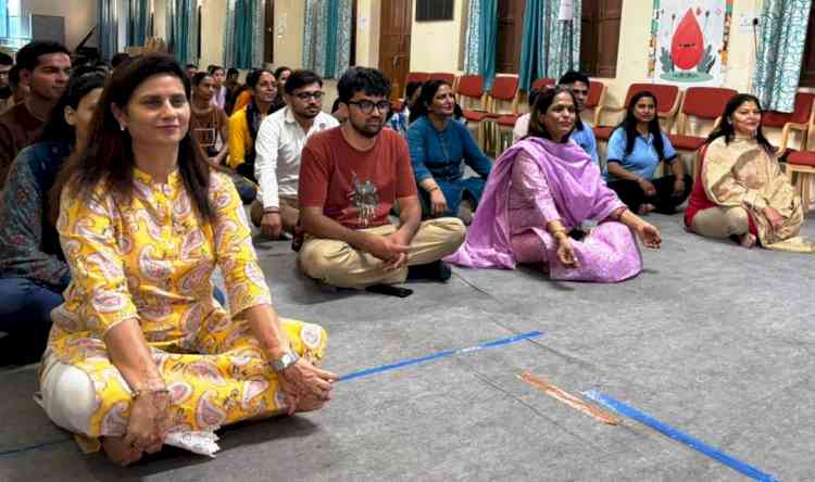 कार्यशाला में किया यौगिक क्रियाओं एवं ध्यान का अभ्यास