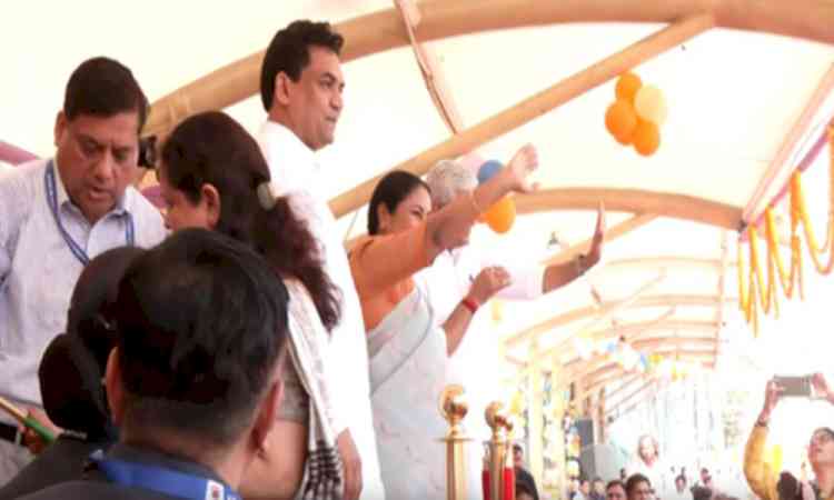 Delhi CM flags off Somnath Swabhiman Parv Yatra; over 1,400 devotees depart for Gujarat