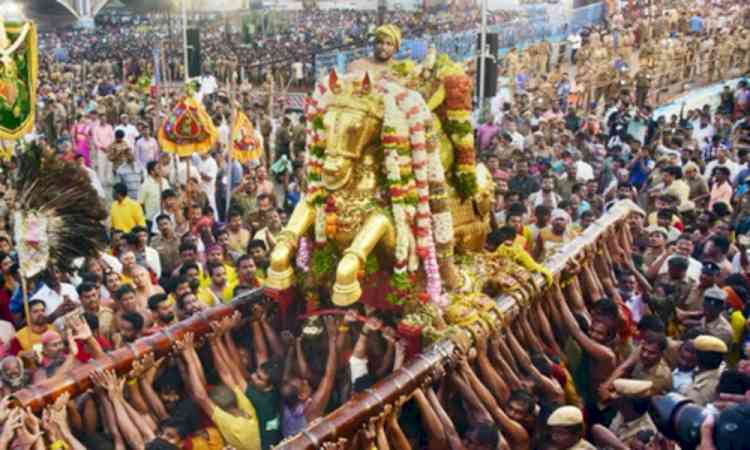 Chithirai festival in TN's Madurai, massive crowds gather for Kallazhagar’s Vaigai entry