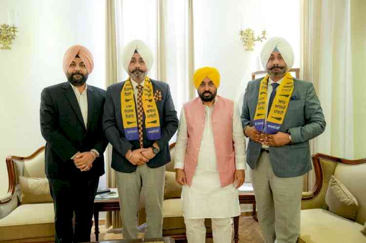 Advocate GS Ghuman and Advocate GPS Ghuman Join AAP