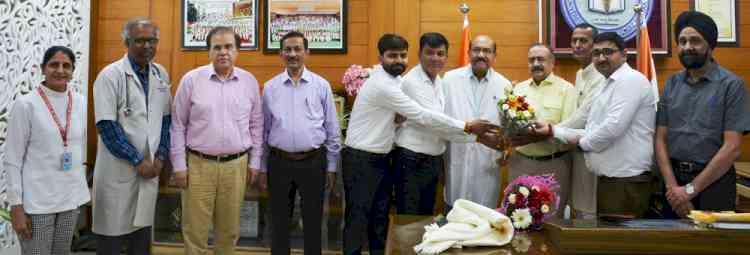 Social workers honor VC Dr. H.K. Agarwal for Organ Donation Initiative