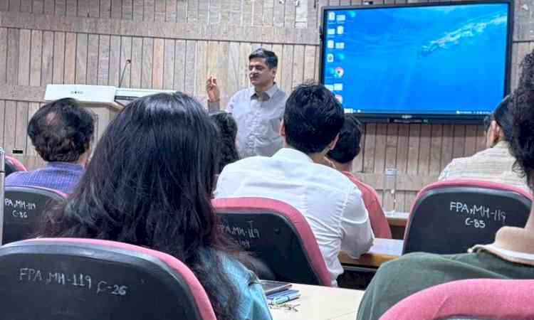 सुपवा के दीक्षांत समारोह व कला प्रदर्शनी अभिव्यंजना की तैयारियों को लेकर कुलपति डॉ अमित आर्य ने दिए आवश्यक दिशानिर्देश