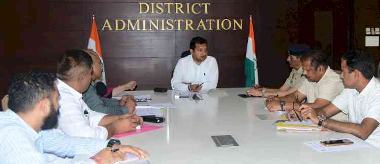 उपायुक्त सचिन गुप्ता ने पशुपालन व डेयरी विभाग की योजनाओं बारे जागरूक करने के निर्देश दिए