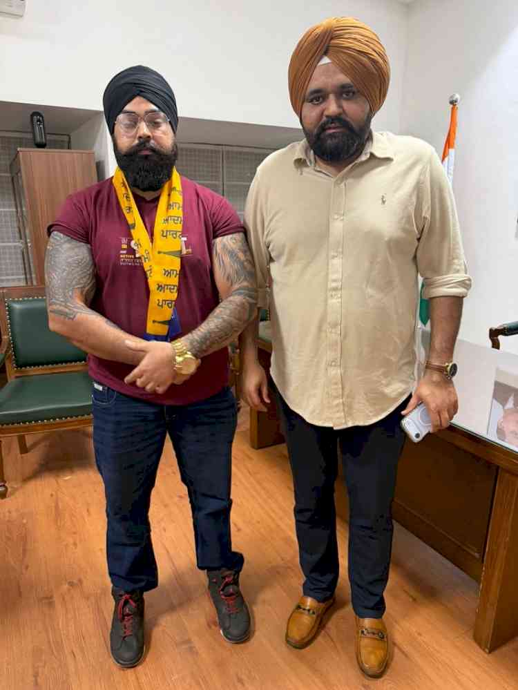 International Wrestler ‘Super Khalsa’ Joins Aam Aadmi Party
