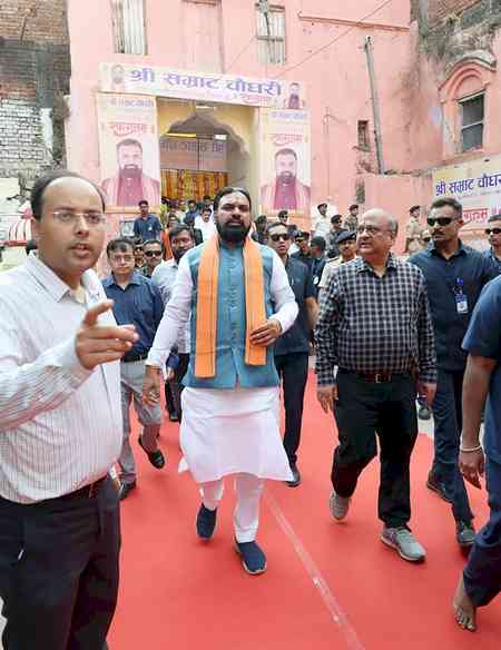 Bihar CM visits Vishnupad temple in Gaya on Buddha Purnima​