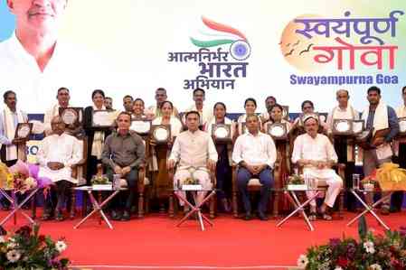 Goa CM launches worker welfare schemes on Labour Day, honours workers